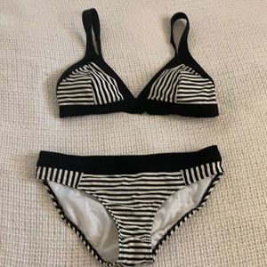 Athleta Black and White Bikini Set in Medium